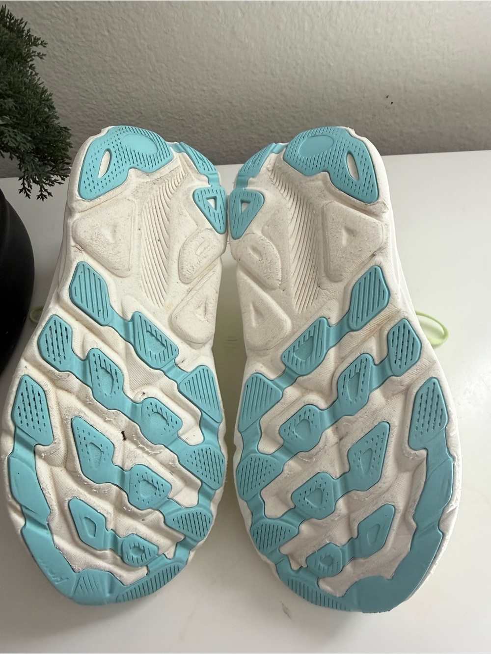 Hoka clifton 9 Women' size 7 Neon Yellow and Light Blue Running Shoes - Picture 9 of 10